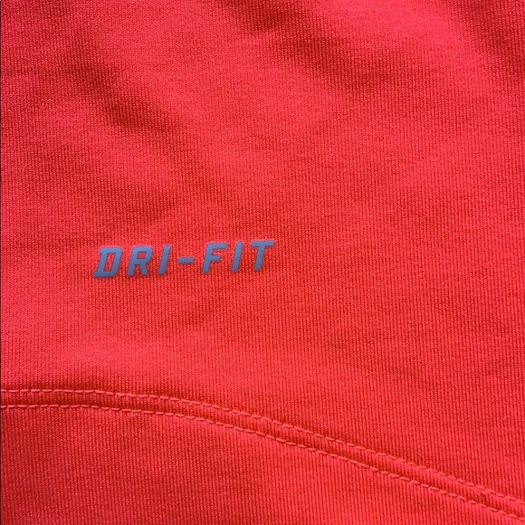 Nike pro running jacket thumb holes! - Picture 2 of 4